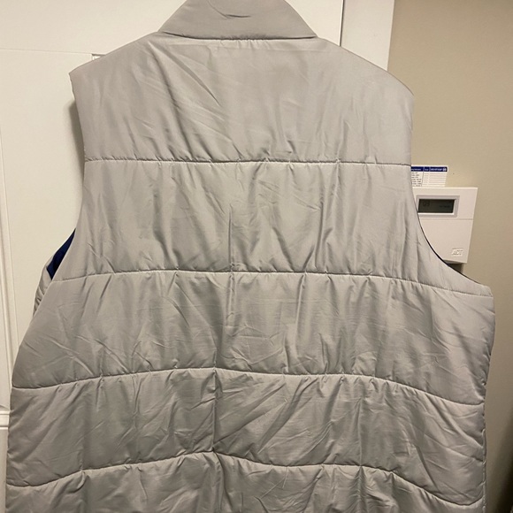 Reversible puffy vest. Light grey/blue - Picture 3 of 4